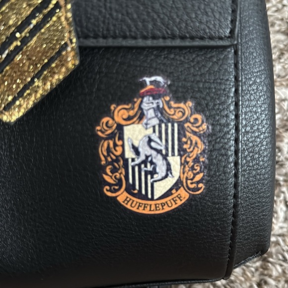 Hufflepuff Backpack - Picture 2 of 11